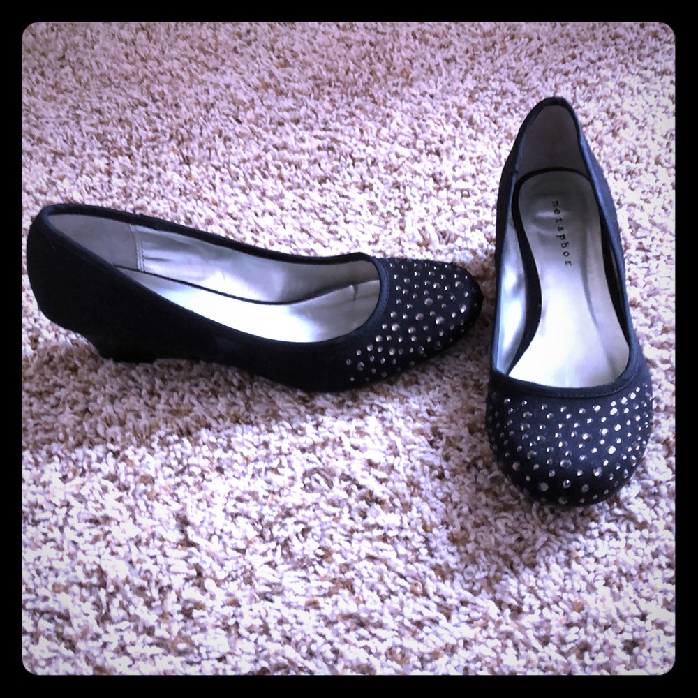 Wedge heel shoes